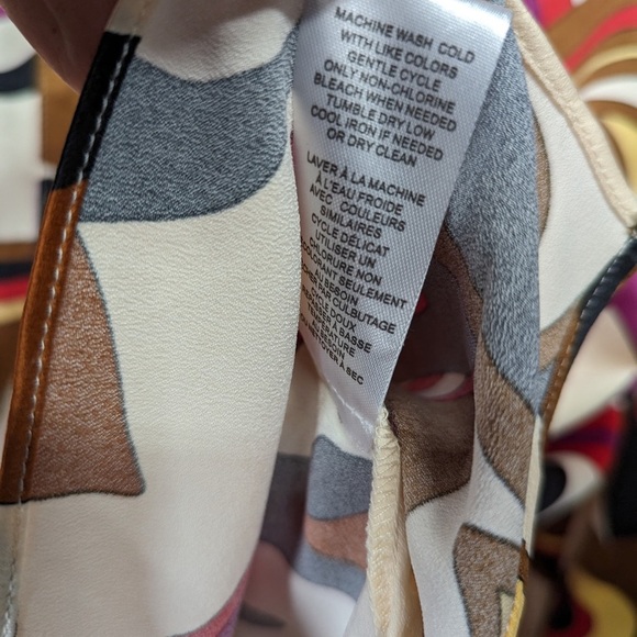 NWOT Tahari women’s paisley oversized satin button down blouse multi color XS - Picture 7 of 7